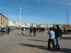  promeneurs du dimanche sur le Vieux-Port